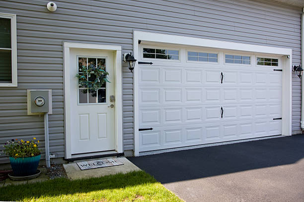 24/7 Emergency Garage Door Panel Replacement experts in Goodland, KS